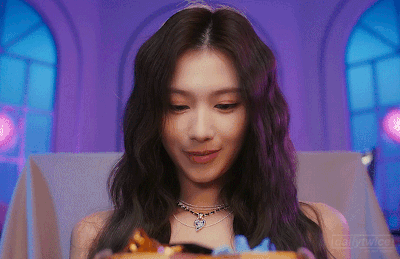 dailytwice:MOONLIGHT SUNRISE (2023) / SANA CUTcome with me, don’t think twice