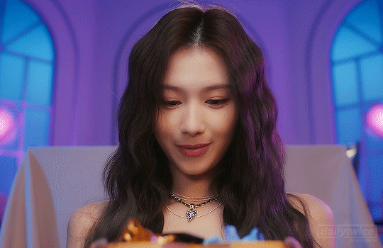 dailytwice:MOONLIGHT SUNRISE (2023) / SANA CUTcome with me, don’t think twice
