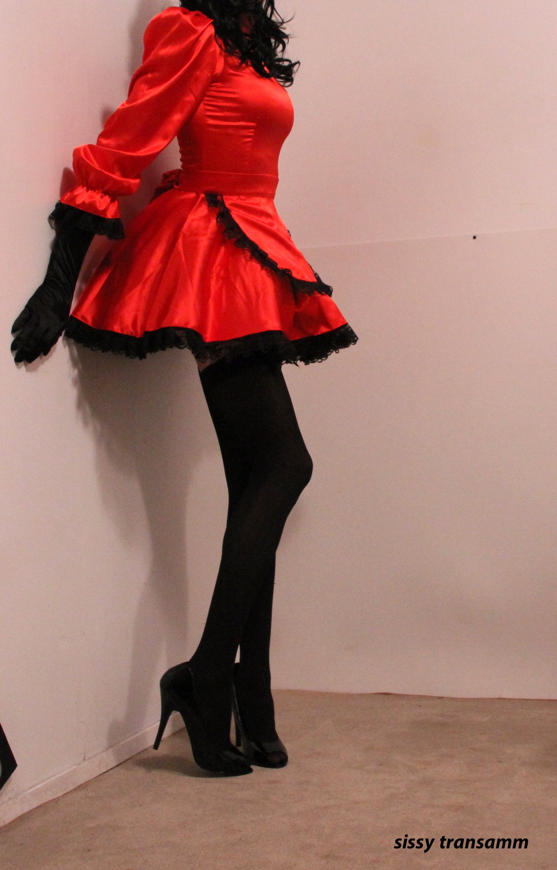 rachaw91:  sissytransamm:   Christmas dress  Once again this sissy shows what true