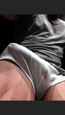 musclpkg:  kricketz…. Check out his bulge blog