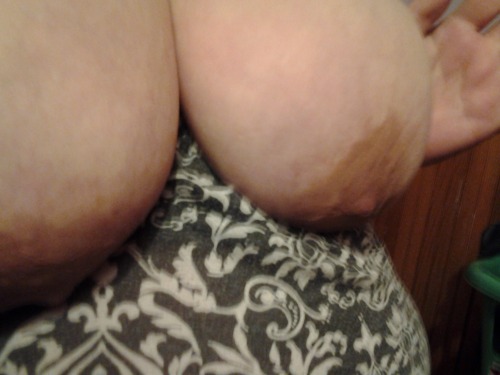 keencherryblossomgiver:  My delicious titties i love having them played with ;)