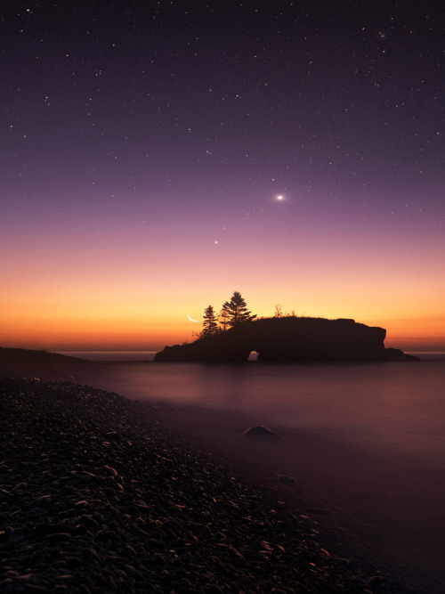 drxgonfly: Celestial Dance Over Lake Superior (by Pat Morgan (墨沛德) )