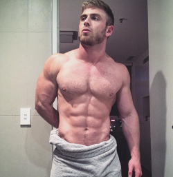 broodingmuscle:  BEARDING THE LION So me