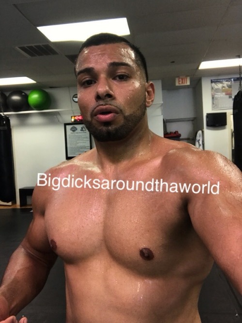 bigdicksaroundthaworld:  Would u let him fuck 