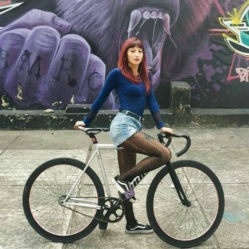 javi-ballestero: By Fixie bike world #fixiegirl #girlbike #girlsgonefixie #ridegirl #ridelikegirl #f