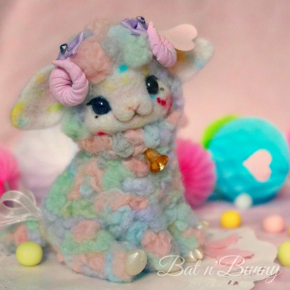 sosuperawesome:  Needle Felting by Bat n Bunny, on InstagramFollow So Super Awesome