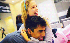 somic-somic:  Olha, cê me faz tão bemSó de olhar teus olhos, baby, eu fico zenCoração acelerado a mais de cemJuro que eu não quero mais ninguémVocê me faz tão bem 