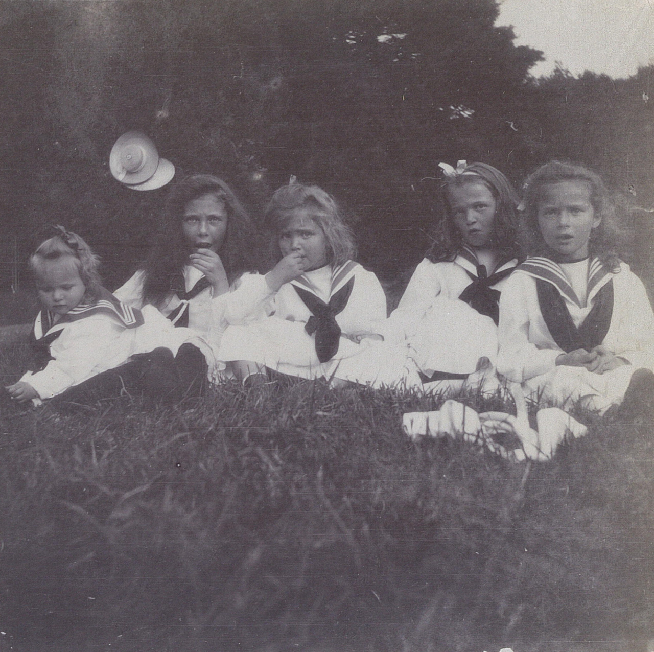 kootyl:  Princess Elisabeth of Hesse playing with her Russian cousins OTMA (Olga,