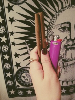 d4nielle20:  rolled grape and peach blunts this morning 🍑🍇