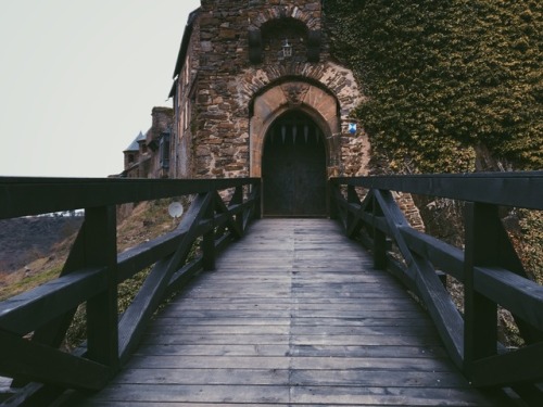 wildlxng:very exhausting (but worthwhile) hike to burg thurant with @litheriel today!