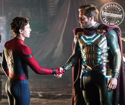gyllenhaaldaily:Exclusive new look at Tom Holland as Spider-Man and Jake Gyllenhaal as Mysterio in S