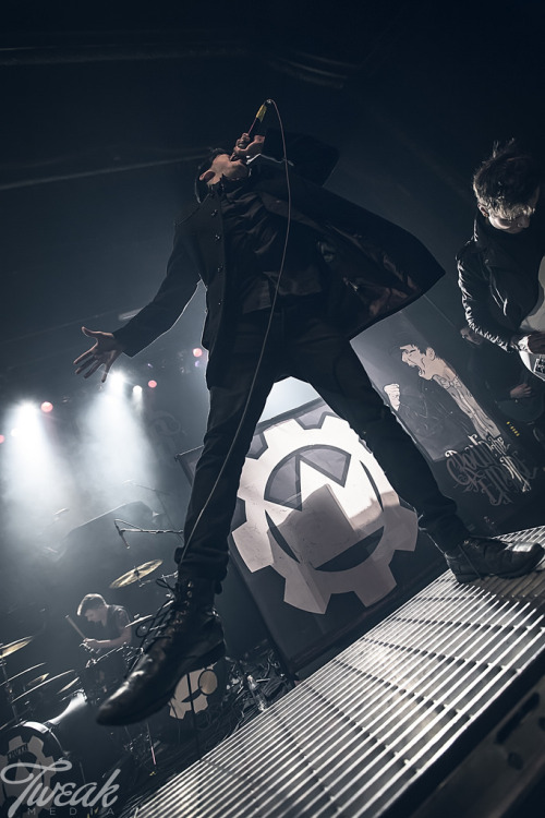 backseatmarinade:  Crown The Empire (by Tweak Media) 