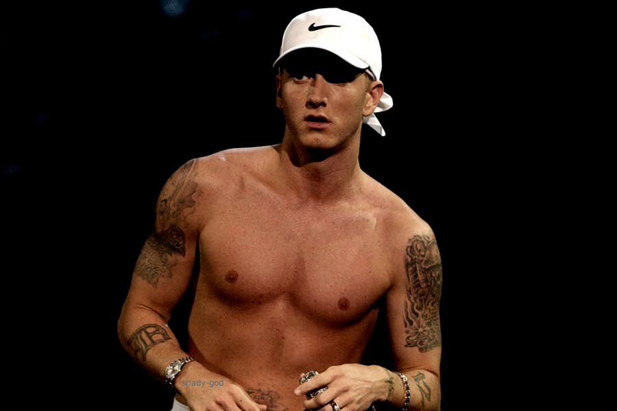 lovingrapgod:  Oben ohne..*-* 