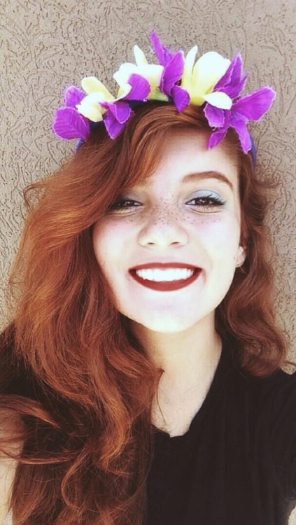 (more girls like this on http://ift.tt/2mVKSF3) Nice smile on a redhead