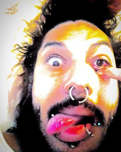 I pokezt my eyehole heheheh    #eye #toungepiercing #septumpiercing #facialpiercings #fearthebeard #nike  https://www.instagram.com/p/BwPwetNlzEe/?utm_source=ig_tumblr_share&igshid=8ddg5tbljsip