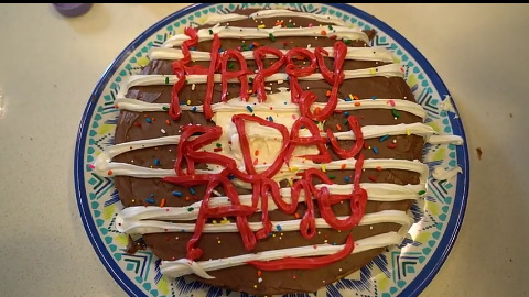 lisasepticsuperplier:  (From: Markiplier Makes: Cake)  IMPARTIAL TUMBLR JUDGES (including