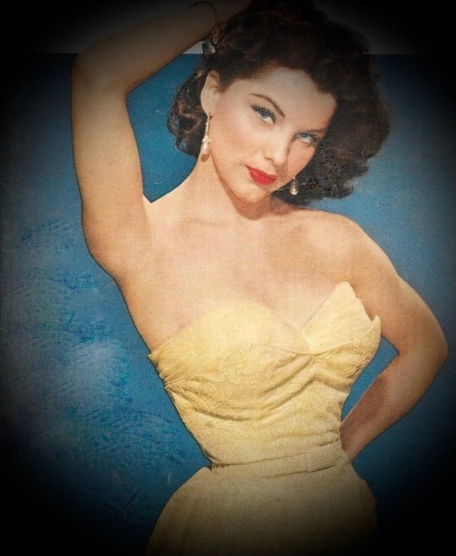 creepingirrelevance: opalinedream:Debra Paget  Priceless