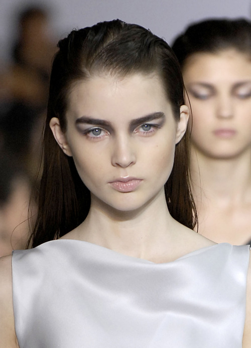 sadanist:  mihaliko: Ali Michael at at Sophia Kokosalaki Spring 2008  fashion blog 