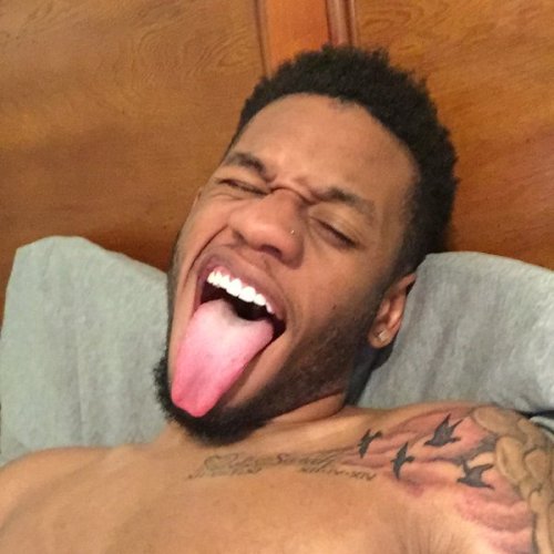 lochnesscolossus:  beammeuptaty:  meechonmars:  bed selfies cause why not? instagram: @meechonmars&n