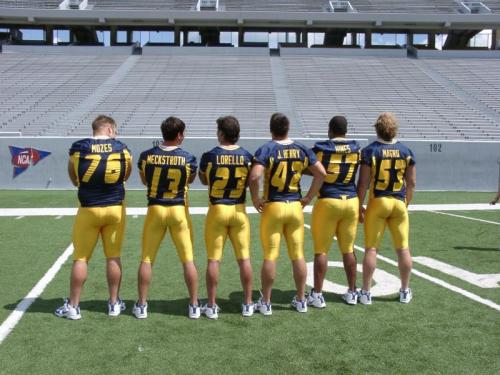 spndxjck: spndxjck:  Dedicated to hot jocks (in and out of their uniforms).