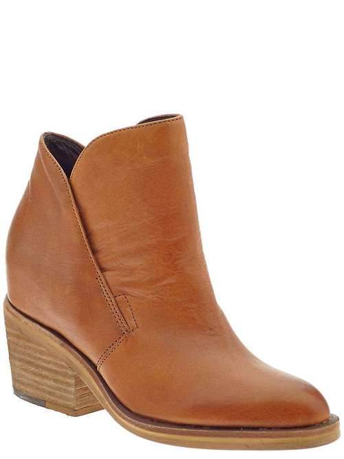 High Heels Blog in-those-boots: TeagueSee what’s on sale from Piperlime on… via Tumblr