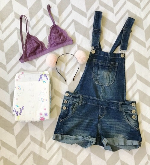 daddyiwantthis:   Would you wear this? :)     [[ podcast || newsletter || rewards || free audiobook ]]    Yas, yas, yaaaas! <3