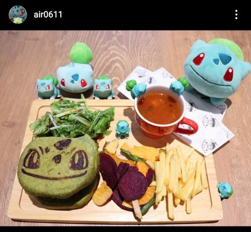 bulbasaur-propaganda:Official Bulbasaur burger at Pokemon Cafe.Would you eat a Bulbasaur burger? The