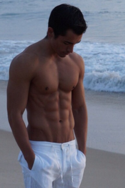hunkopedia:  Follow Hunk’o’pedia for more hot guys!