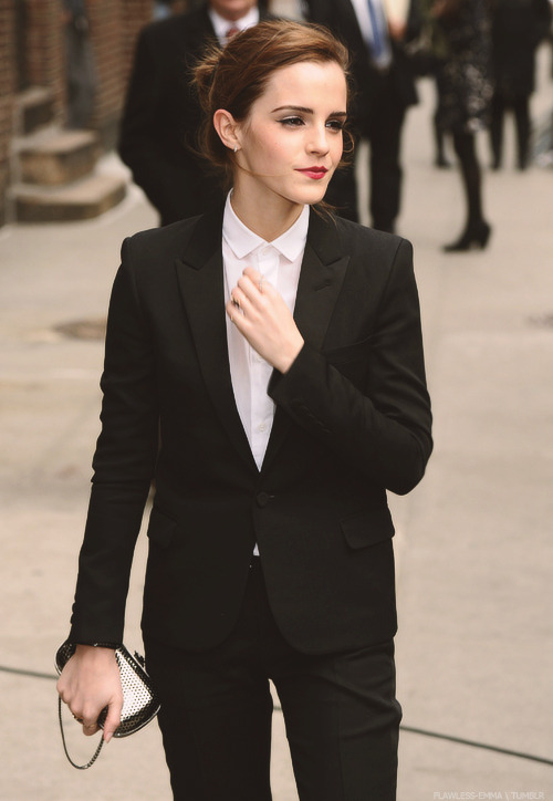 submissivefeminist:  lipstick-lesbian:  flawless-emma:  Emma Watson - Late Show with