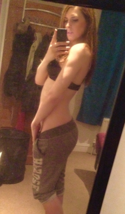 lara-thorn:  Chill day! As per! No I’m not a chav but I do love these joggers :p 