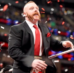 omgsheamus:  Babe cleans up nice 💃😍