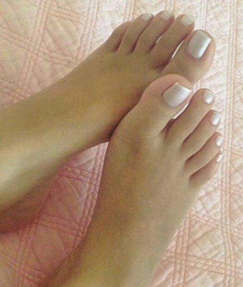 crazysexytoes: Sexy toes and nice nails.