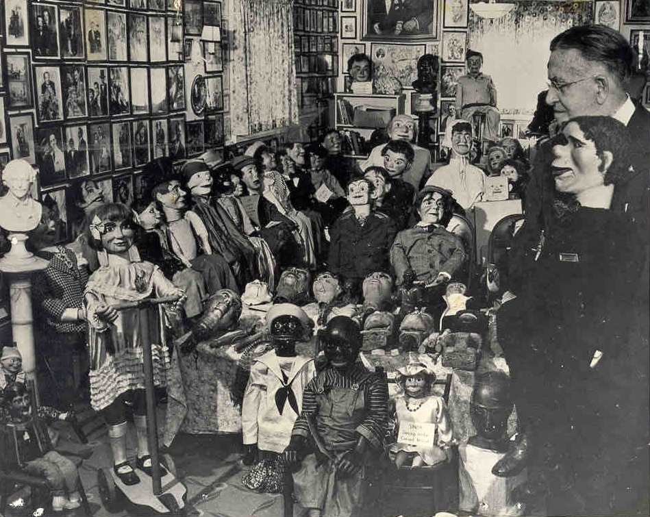 mannequinsvitrine:  Collection de poupées ventriloques de While Berger. 