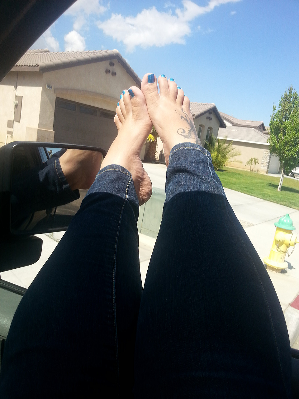 pixie-bitch75:  Took my newly blue pedi’d toes out for a drive… 💜kisses,pixie💜