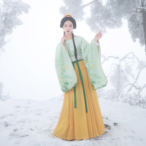 hanfugallery: chinese hanfu by 瞳莞汉服