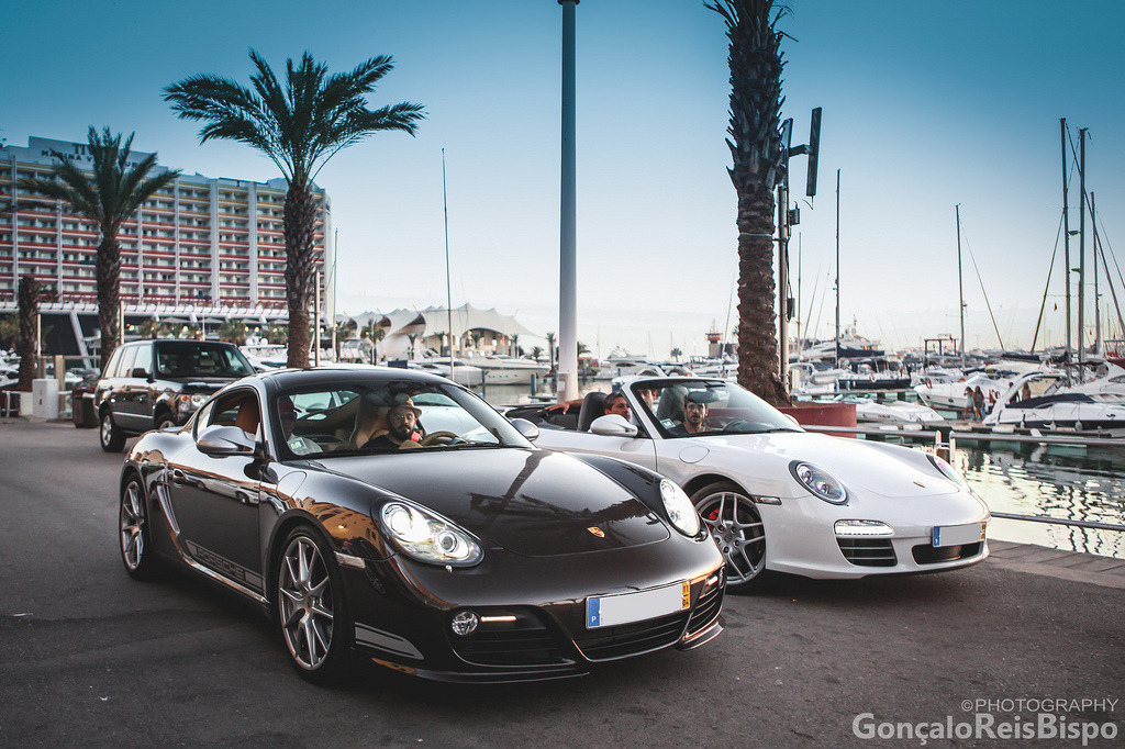 automotivated:  Cayman R VS Carrera 4S (by G.R.Bispo) 