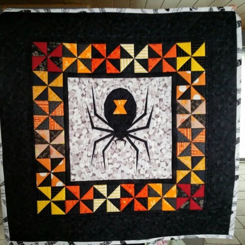 Spooky Spider mini quilt: 25 inch. Fantastic foundation pattern by Flying Parrot Quilts, I added pin