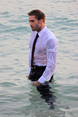 summercocks:  Suit &amp; Tie (and the sea)