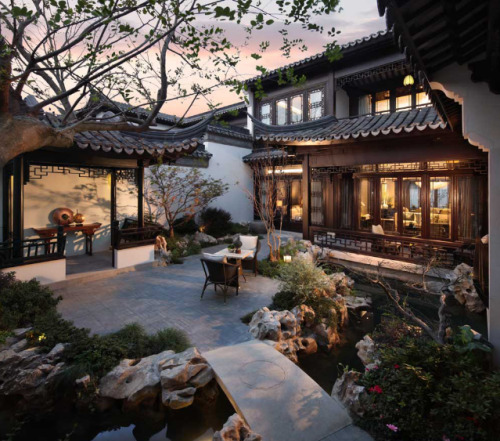 sixpenceee: This is China’s most expensive home, it is listed at 1 billion RMB or $149,383,050. (So