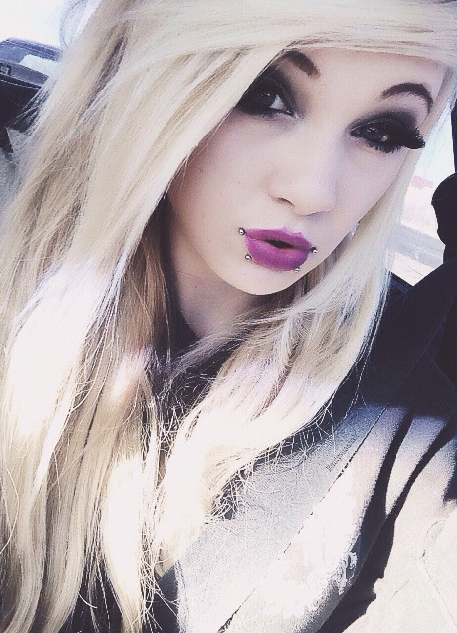 dandandinomight:  Emily ♡