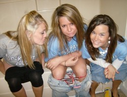 pissingteens:  More girls pissing at http://pissingteens.tumblr.com/