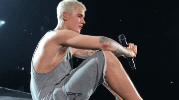 heyjustinbieber:Justin Bieber singing Purpose to his fans