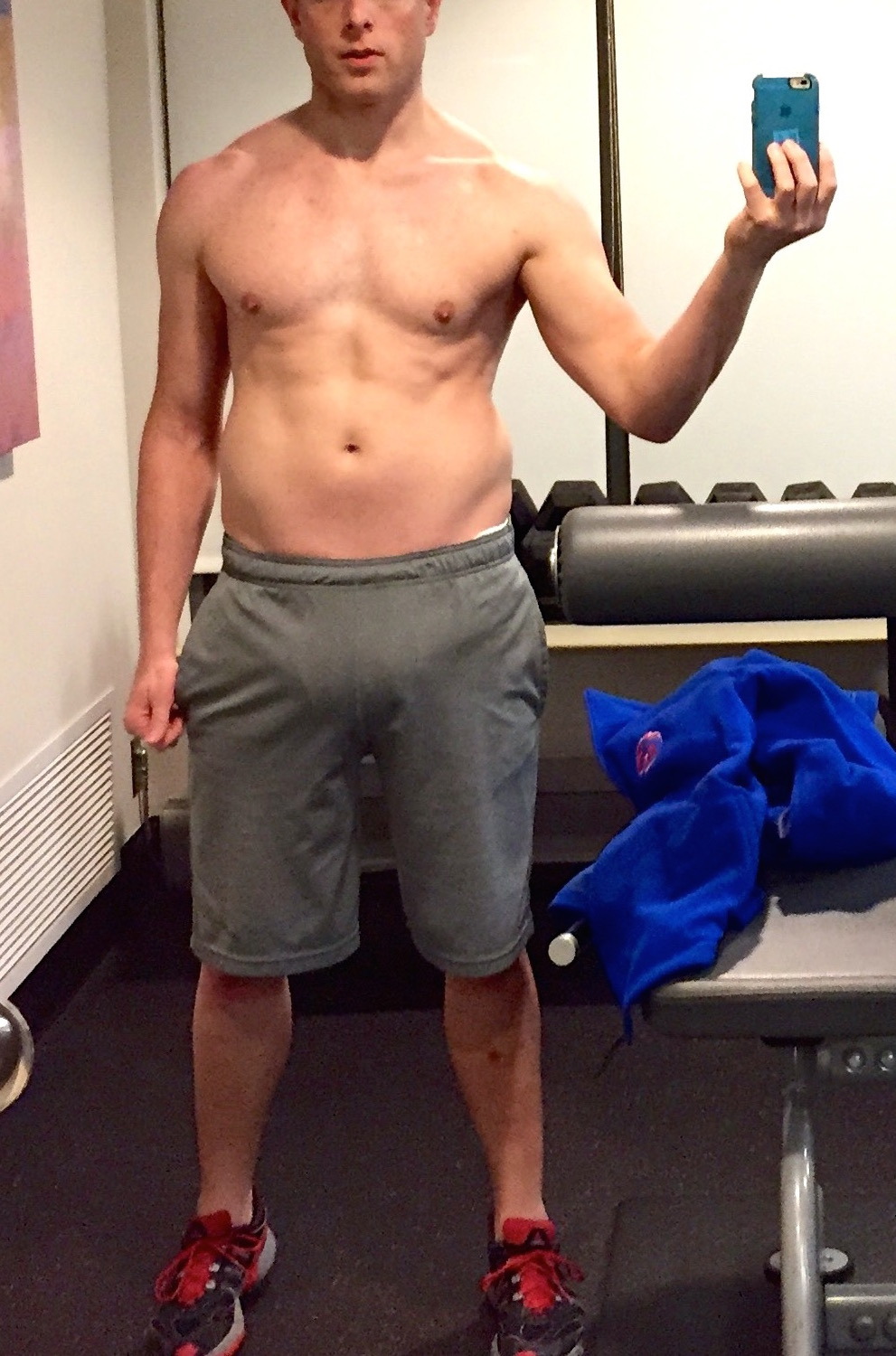 submissivejockslave:Late night/early morning workout. ;-)  VERY hot!