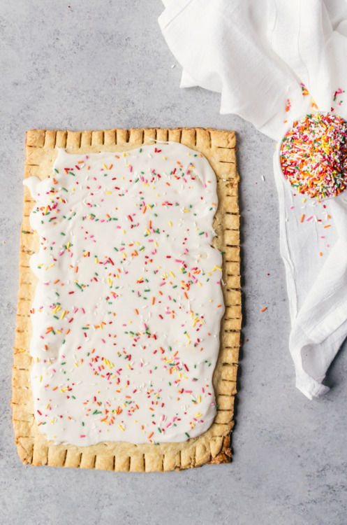 sweetoothgirl:  POP TART PIE  