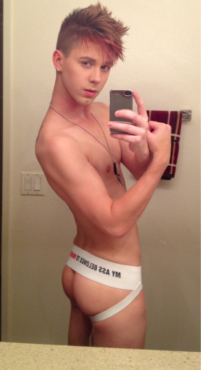 seriouslysquare:  iphone hottie