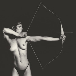 romantisme-pornographique: My edit.  Robert Mapplethorpe, Bow and Arrow (Lisa Lyon), 1981.  