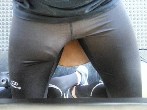 Boner in public! And caught by my desk neighbour. Working in tights! #running #runner #manintights