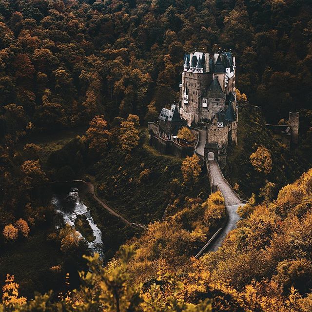 melodyandviolence:    Burg Eltz  by  Hannes Becker       (Eltz Castle is a medieval