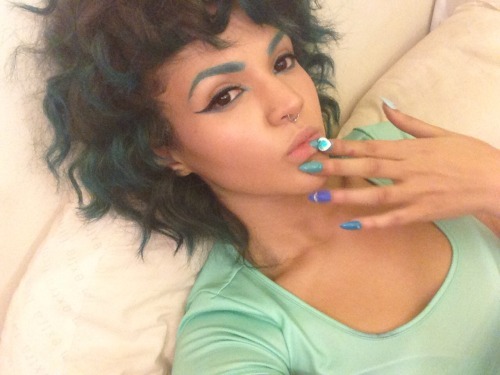 babeobaggins:  okay these are my 6 selfies for the year ! 