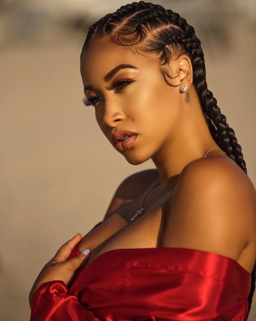 …look at her. She’s gaw'jus